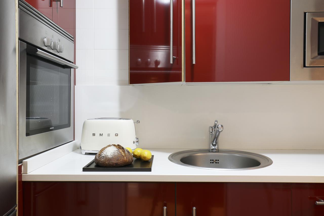 Recoletos House Aparthotel Мадрид Екстериор снимка